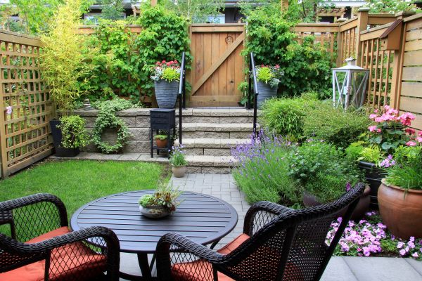 Small Yard Landscaping in North Tonawanda